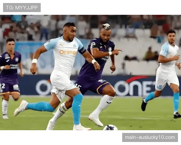 战报通讯：十人马赛2-1险胜布雷斯特，最后时刻由后卫头球绝杀